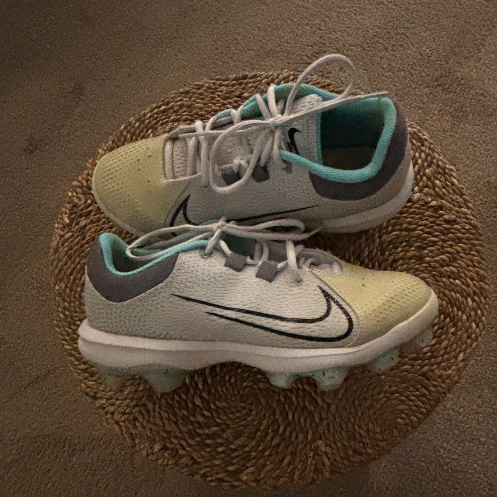 Nike Women’s' White and Gray Softball Cleats